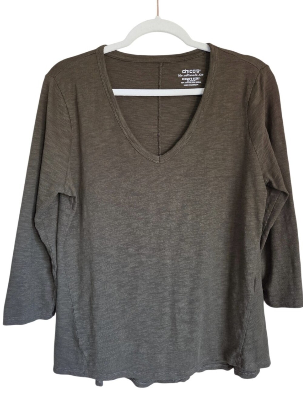 chicos the ultimate tee top womens olive green slub knit v neck 3/4 sleeve M